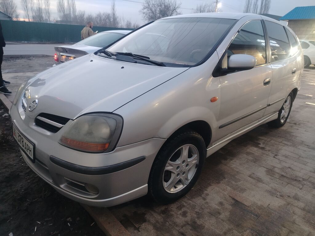 Nissan Almera Tino