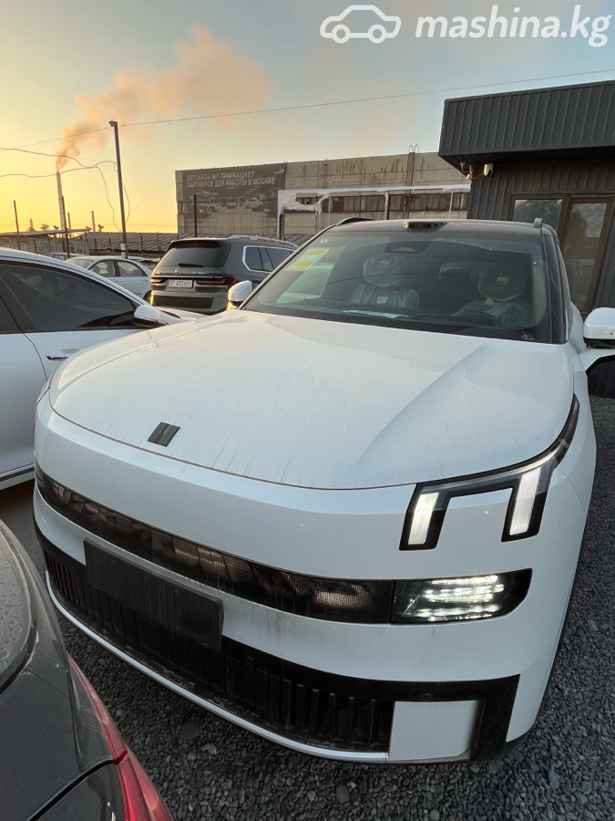 Lynk & Co 900