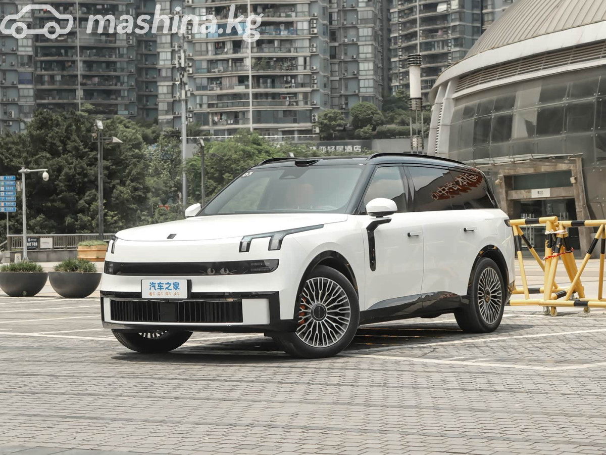 Lynk & Co 900