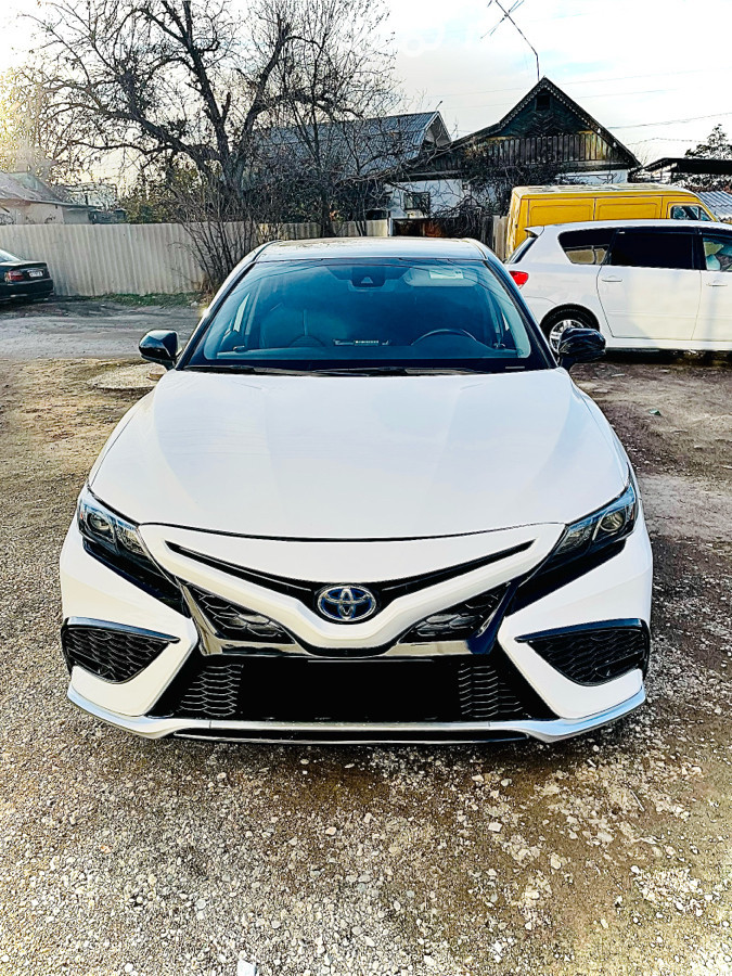 Toyota Camry VIII (XV70)