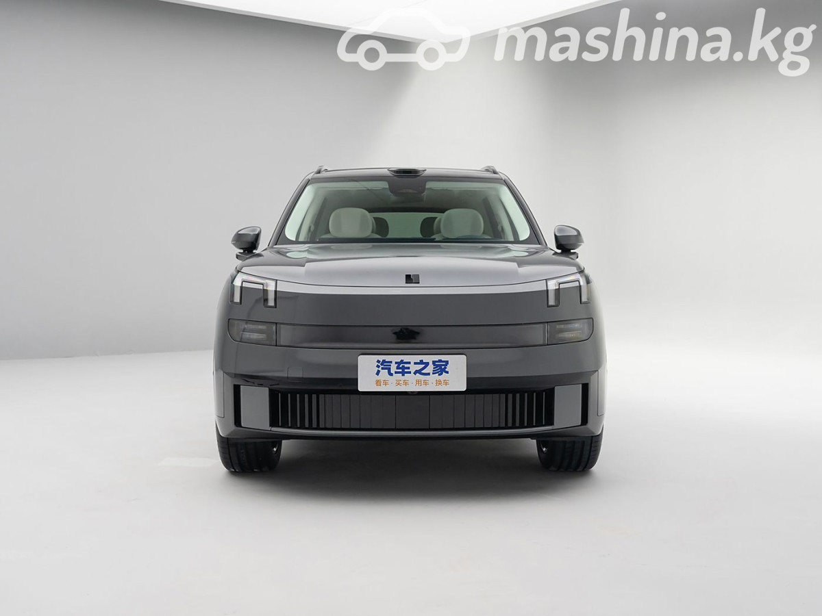 Lynk & Co 900