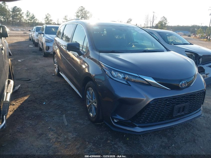 Toyota Sienna IV