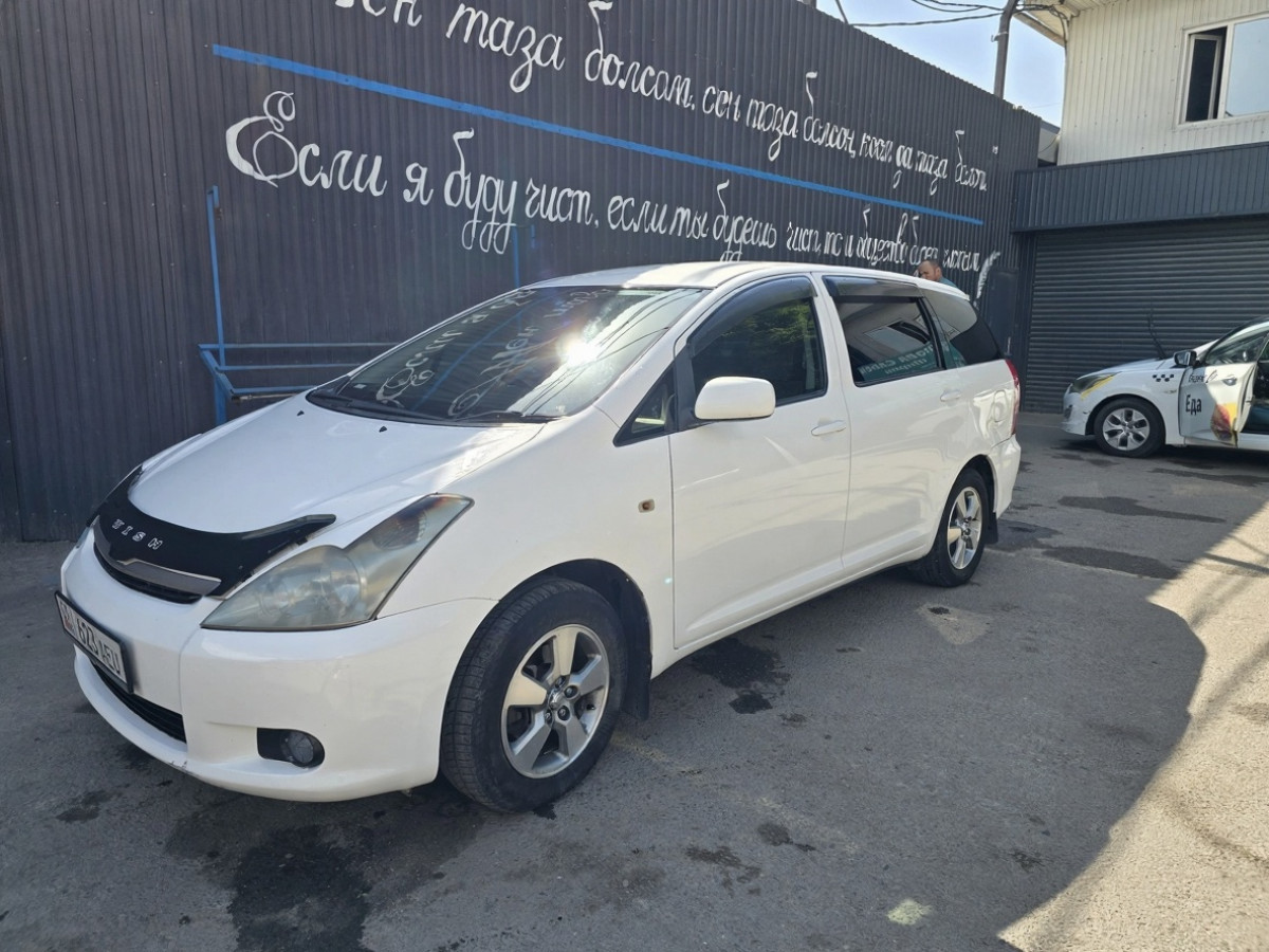 Toyota Wish I Рестайлинг 2005