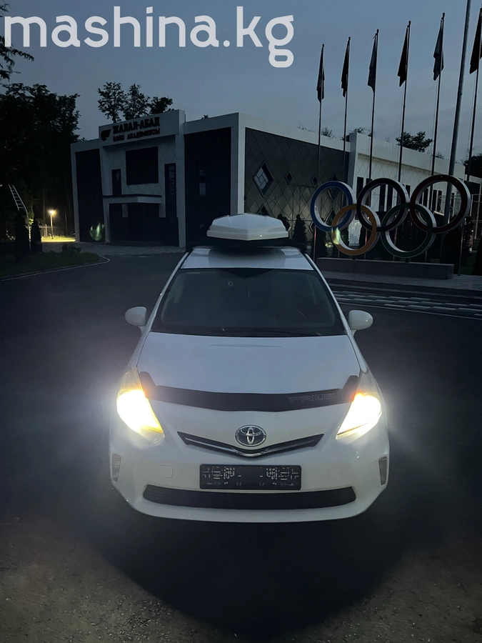 Toyota Prius III Рестайлинг (XW30) 2013