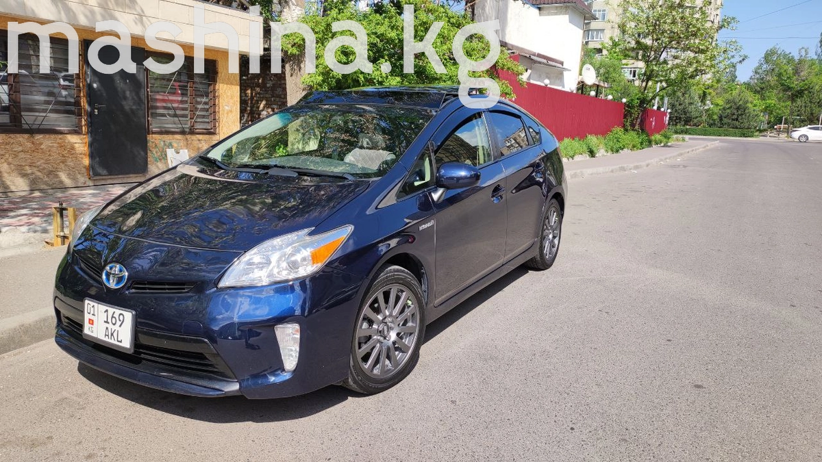 Toyota Prius III Рестайлинг (XW30) 2015