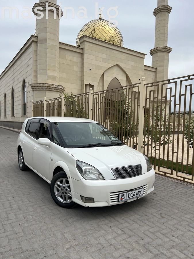 Toyota Opa I 2004