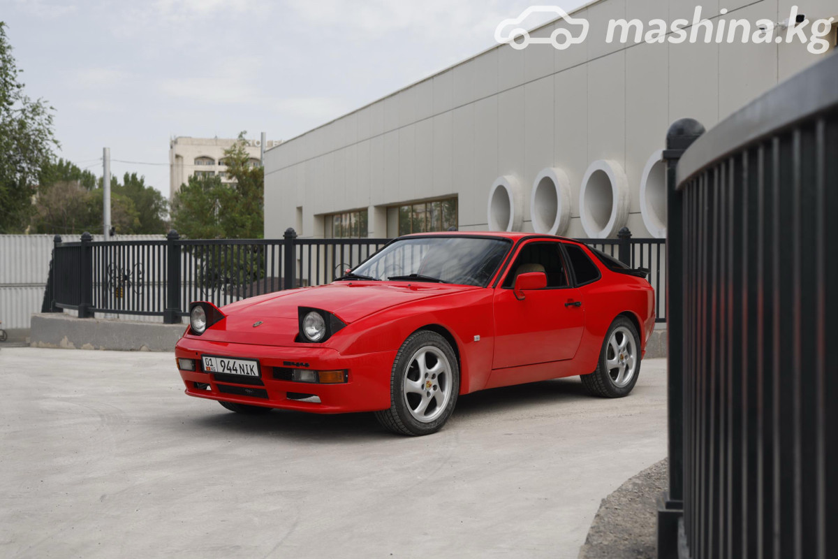 Porsche 944