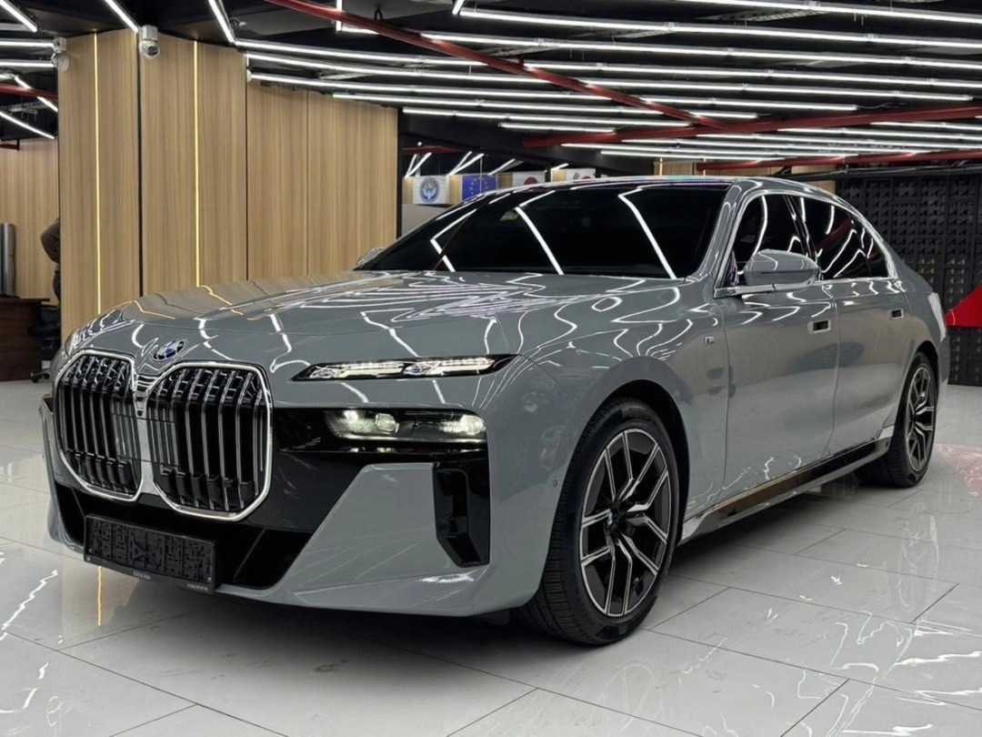 BMW 7 серии VII (G70) 2023