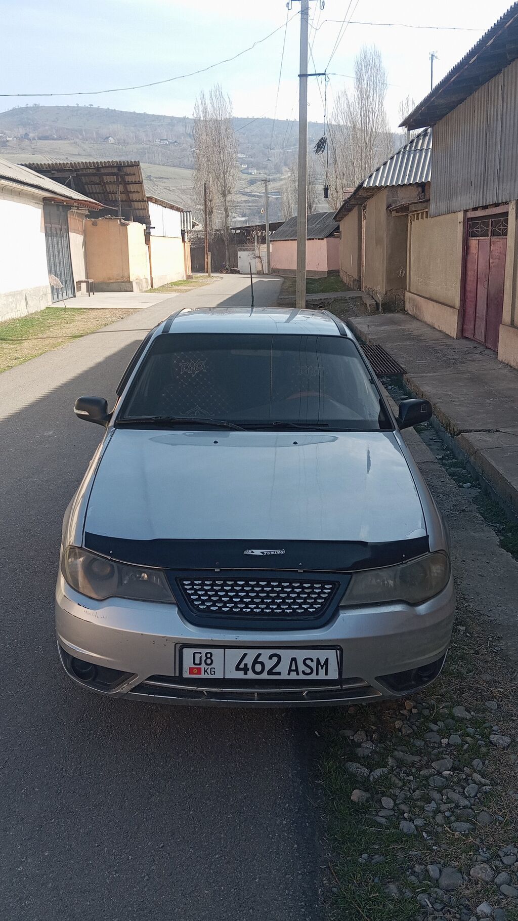 Автомобиль седан с передним приводом. Особенности и оснащение