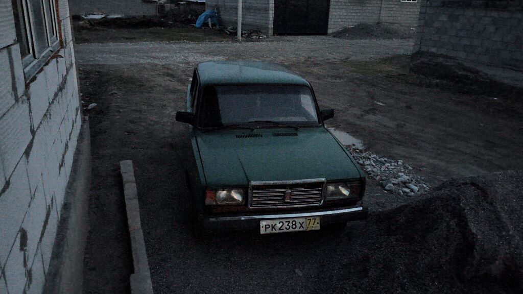 ВАЗ 2107 ИНЖЕКТОР зеленого цвета с современным дизайном