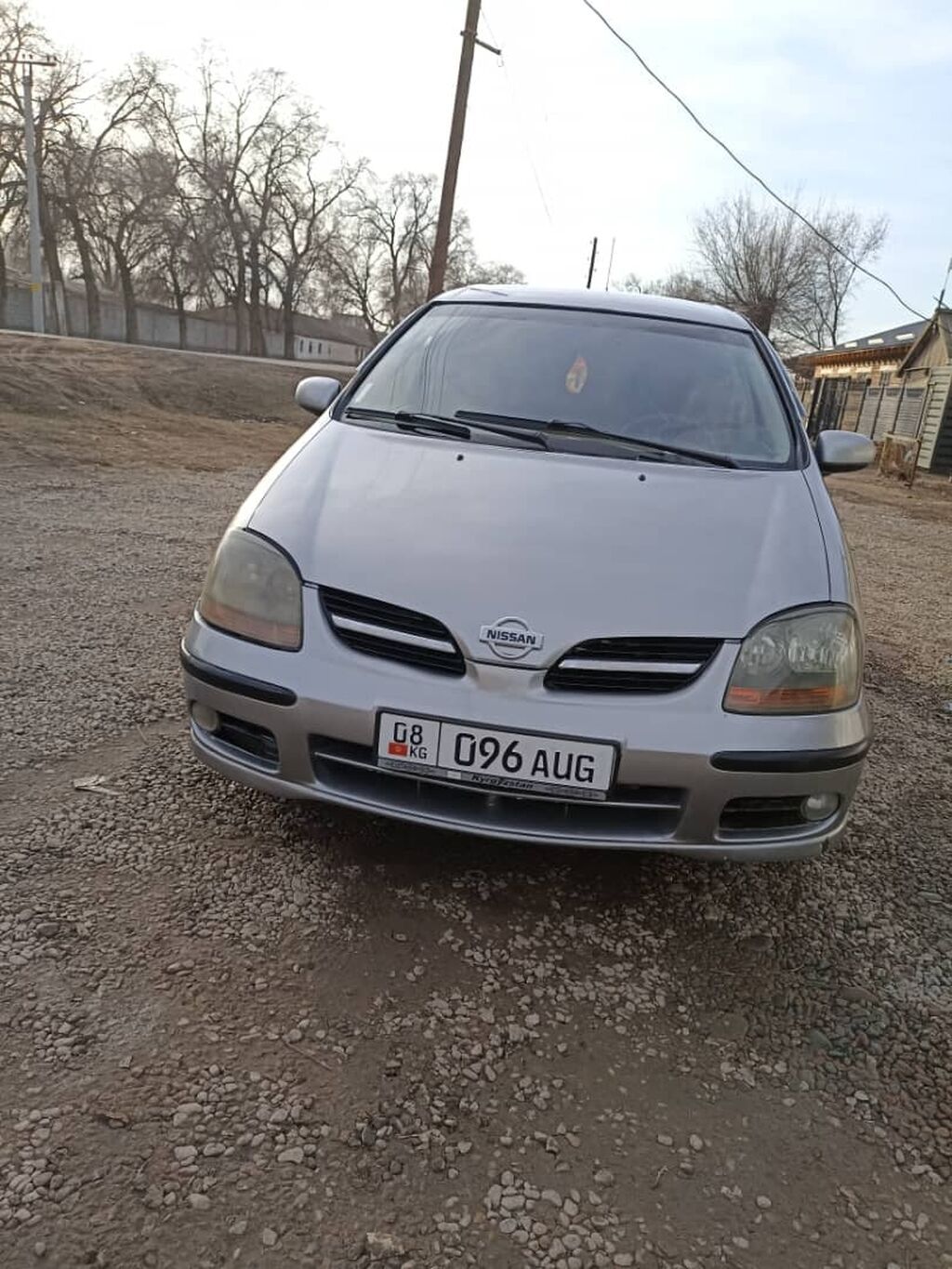 Nissan Almera Tino