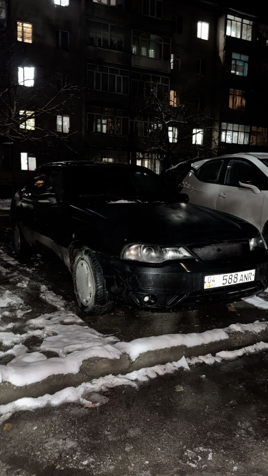 Черный седан с киргизскими номерами 588 ANR. Кузов