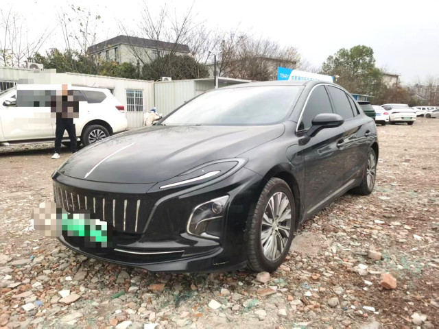 Hongqi E-QM5