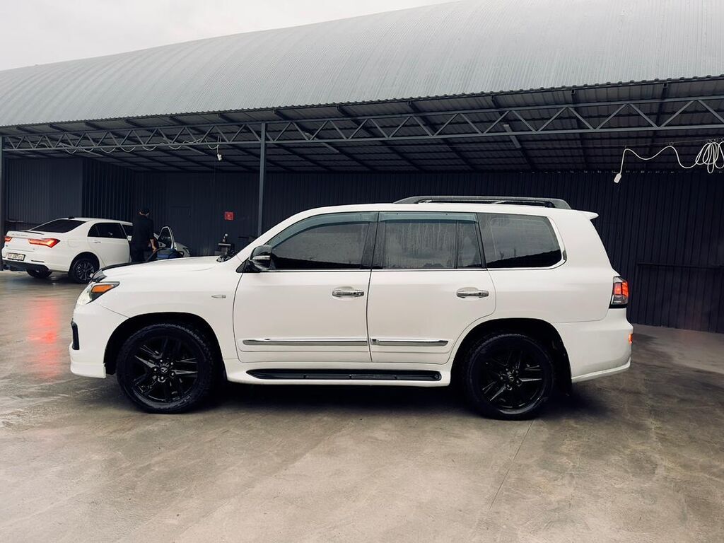 Lexus LX