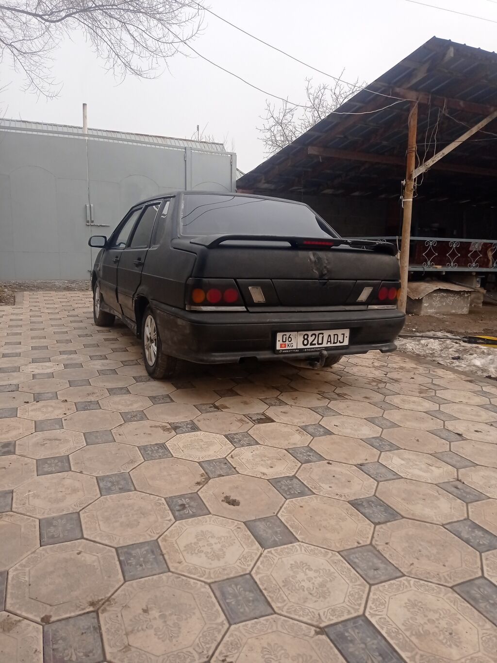 Легковой автомобиль седан, 4 двери, чёрный цвет. Особенности и