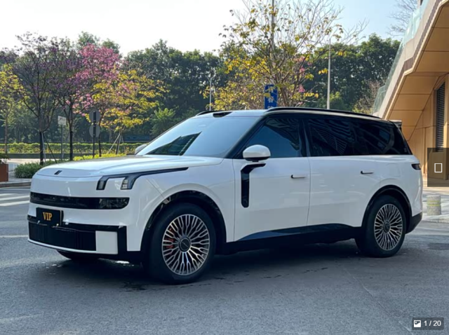 Lynk &amp; Co 900