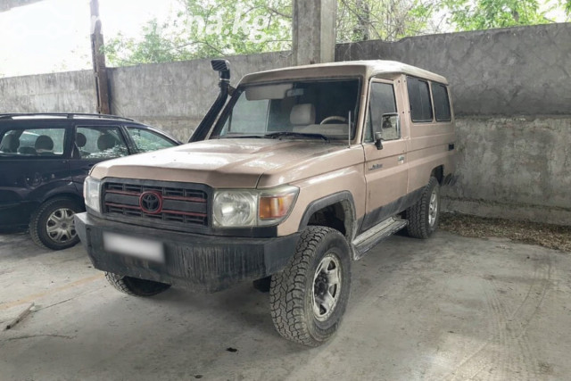 Toyota Land Cruiser