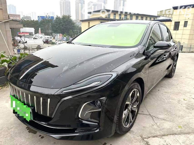 Hongqi E-QM5