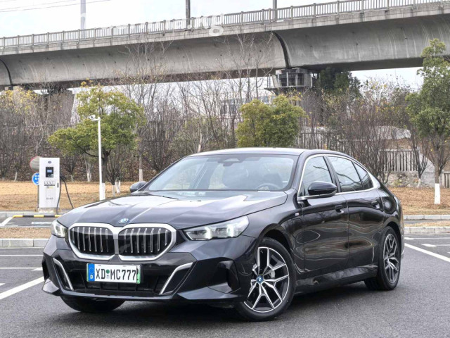 BMW i5