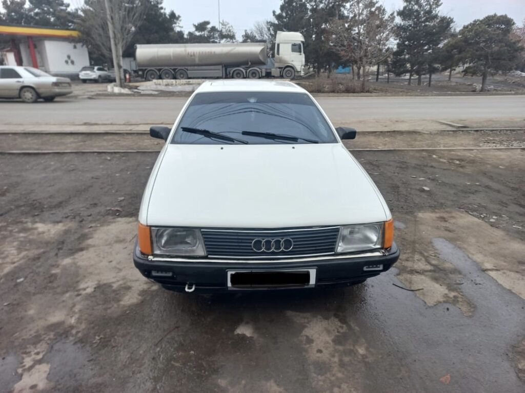 Audi 100