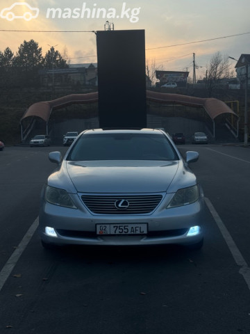 Lexus LS