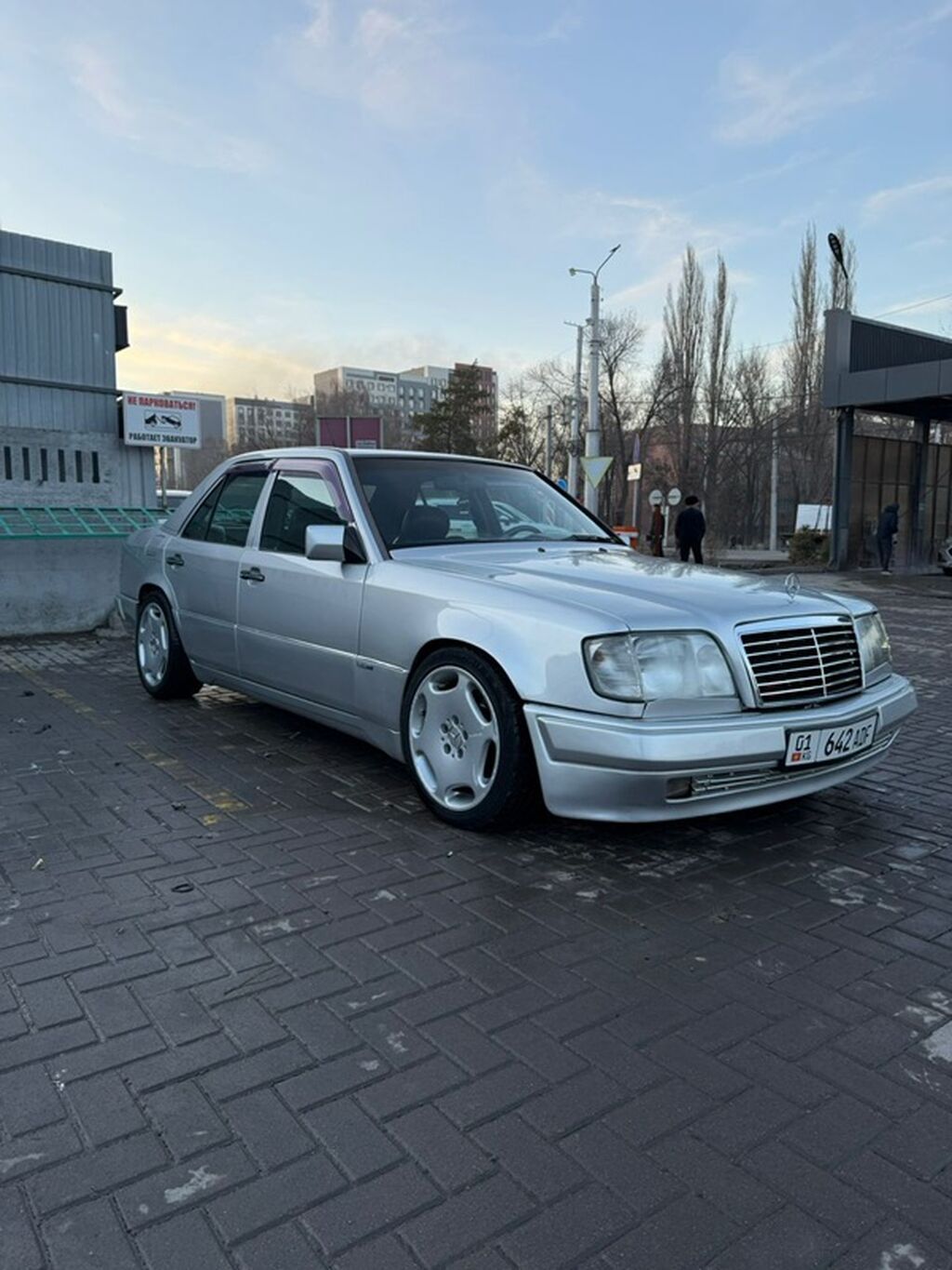 Mercedes-Benz W124