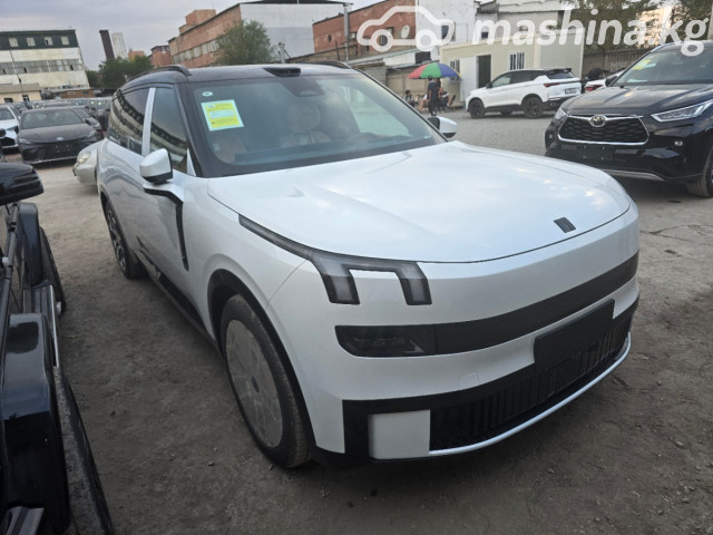 Lynk &amp; Co 900
