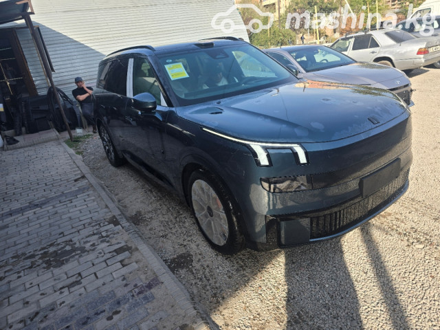 Lynk &amp; Co 900