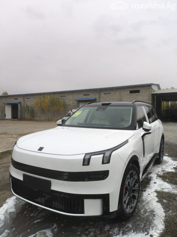 Lynk &amp; Co 900