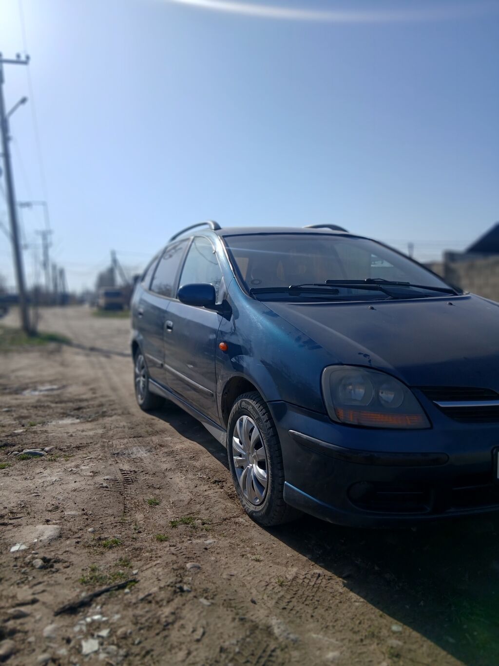 Nissan Almera Tino
