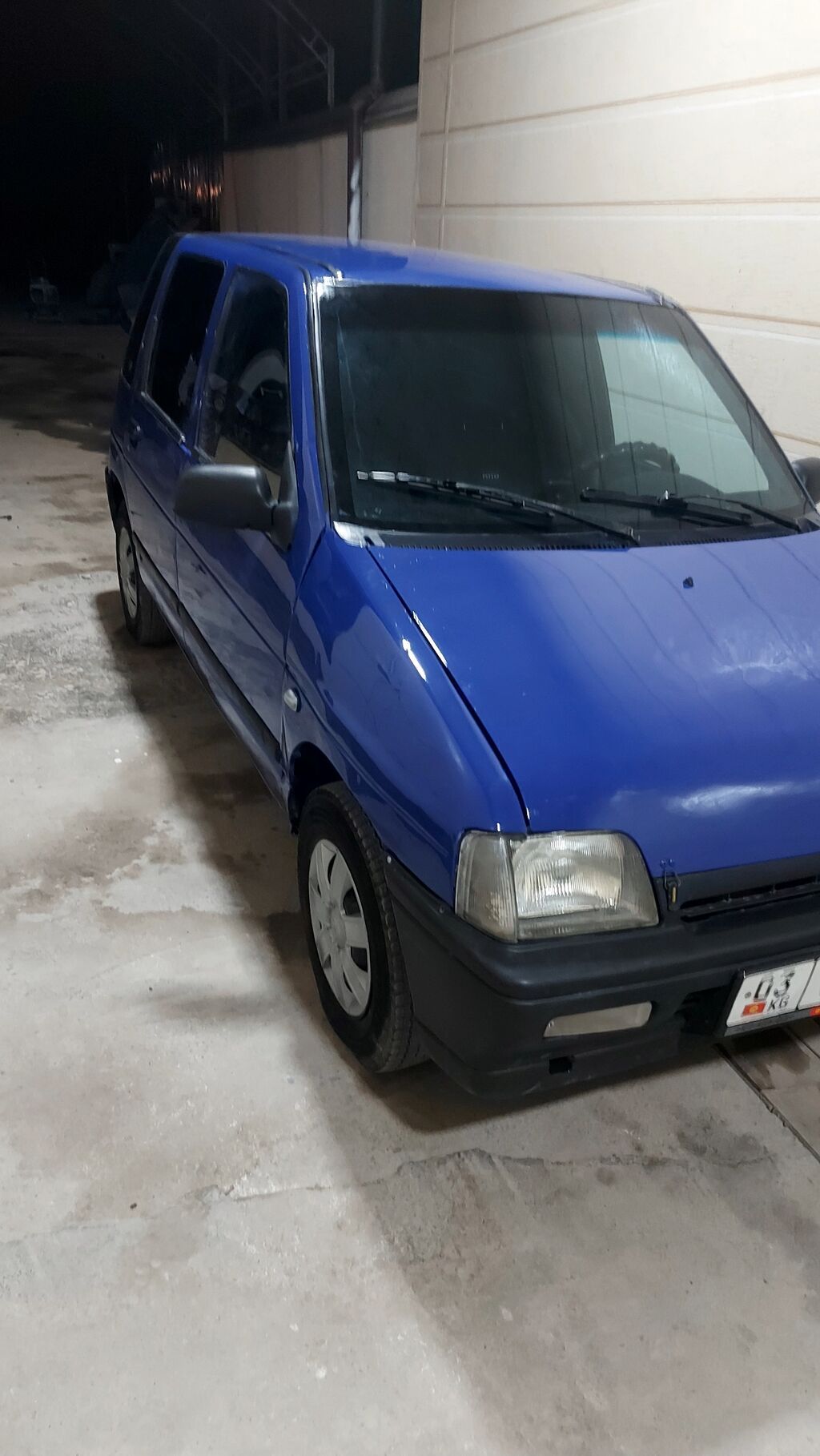 Синий пятидверный хэтчбэк компакт‑класса. Кузов и экстерьер