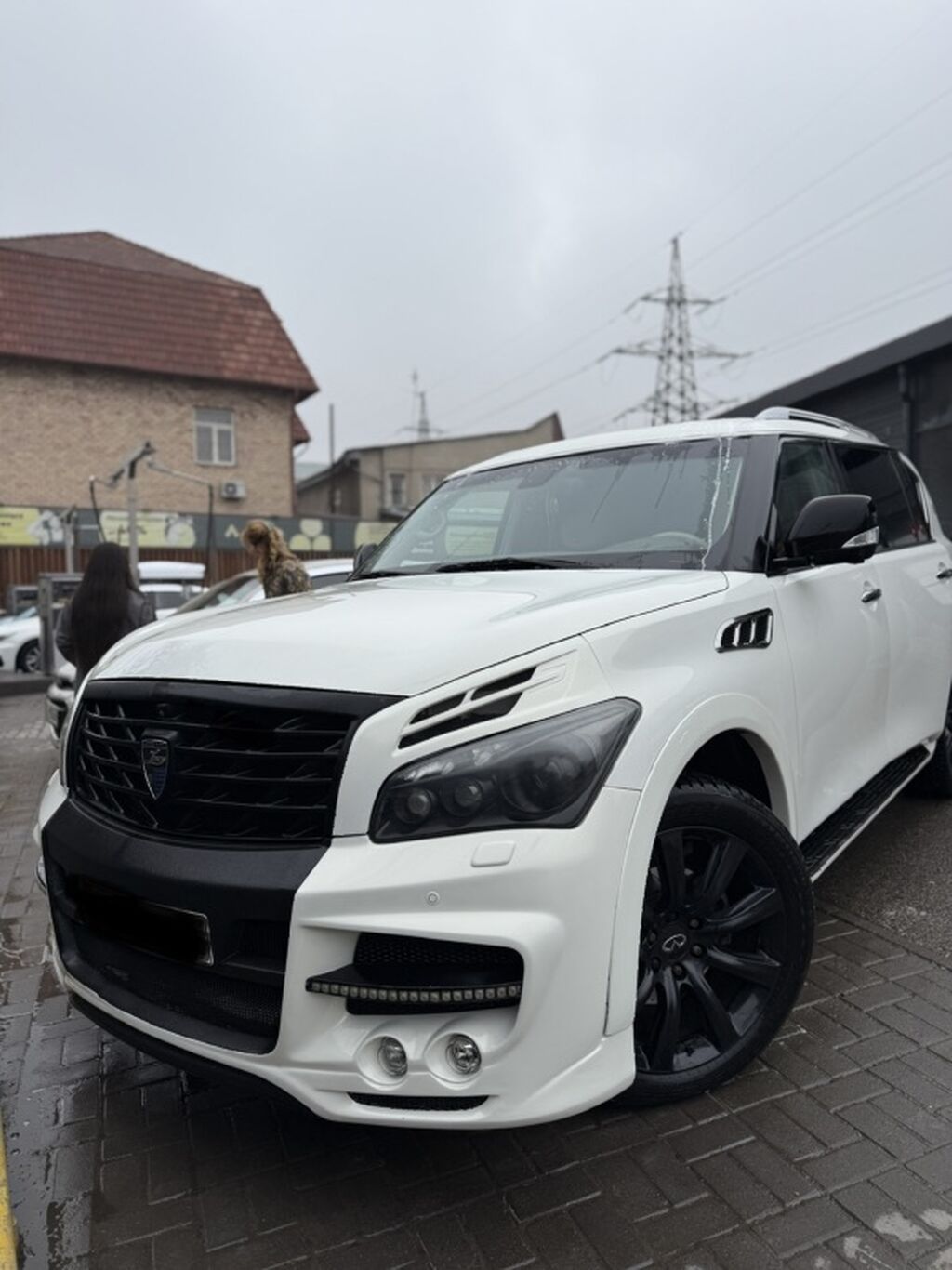 Infiniti QX56