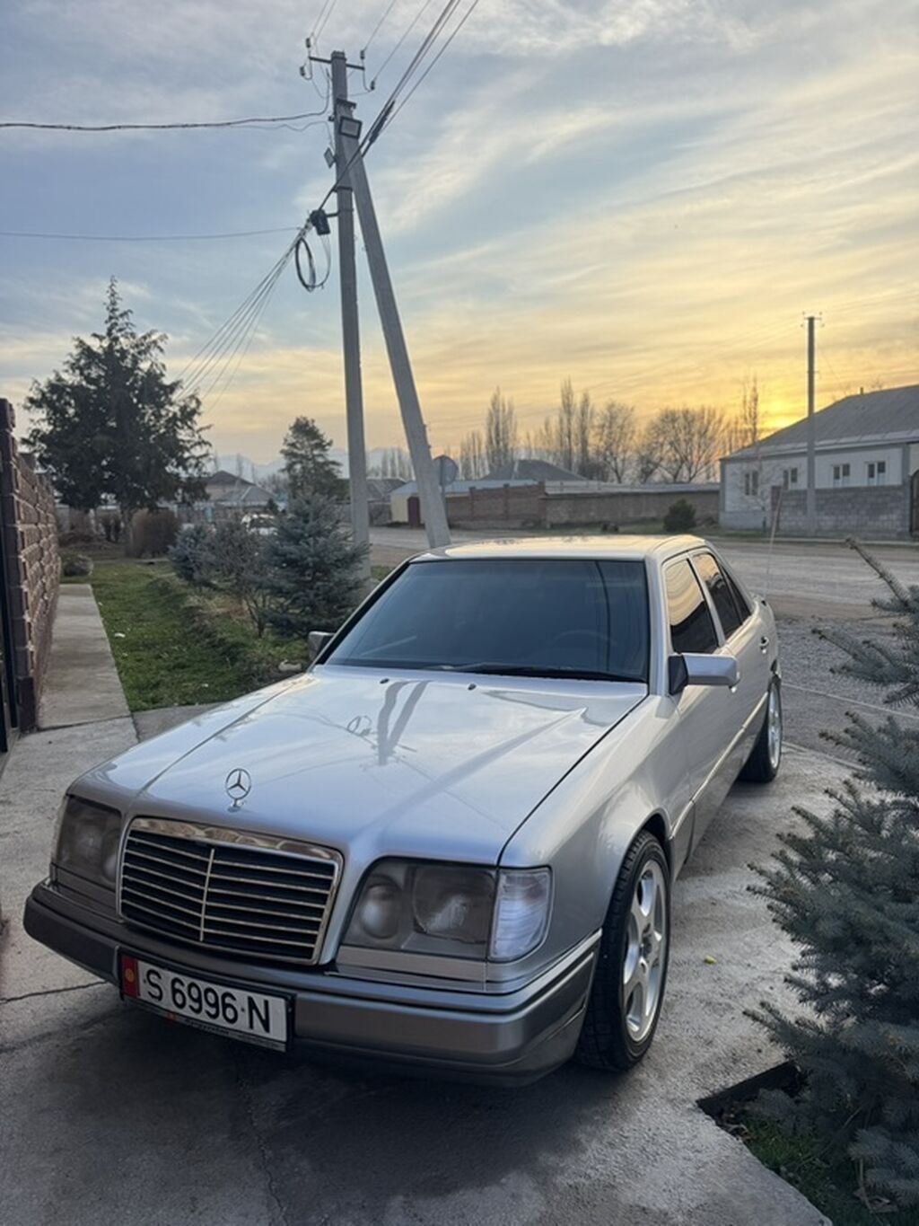 Mercedes-Benz W124