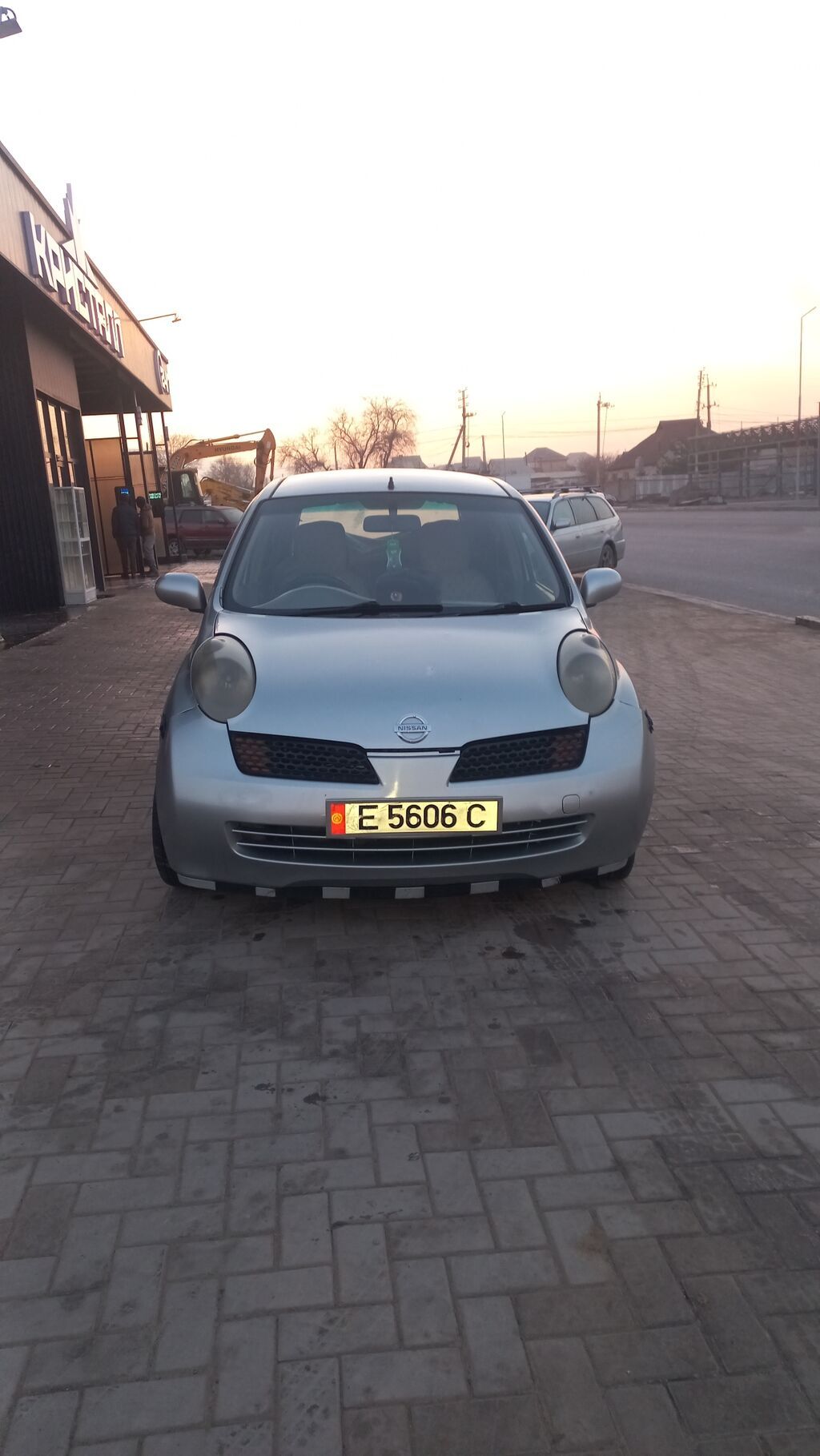 Nissan March
