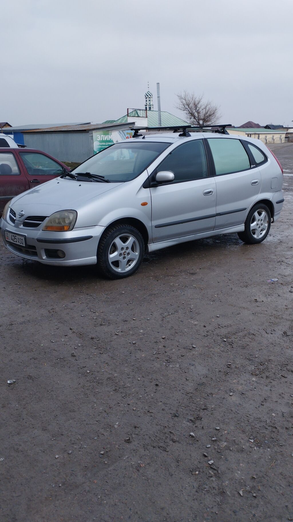 Nissan Almera Tino