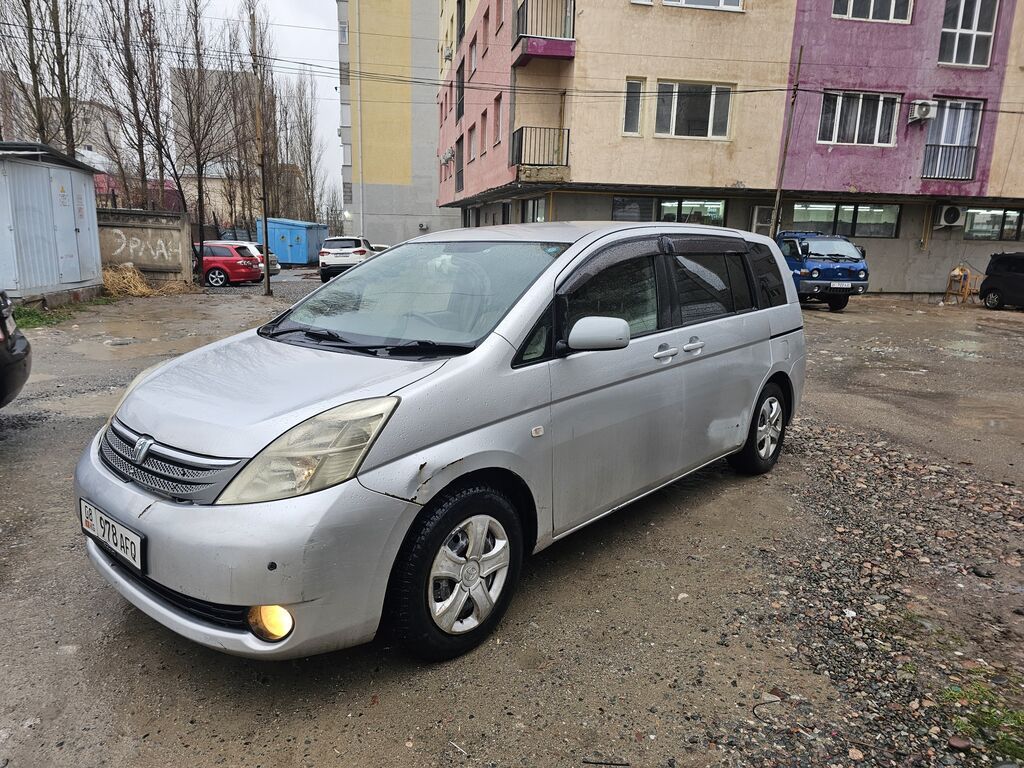 Toyota Isis