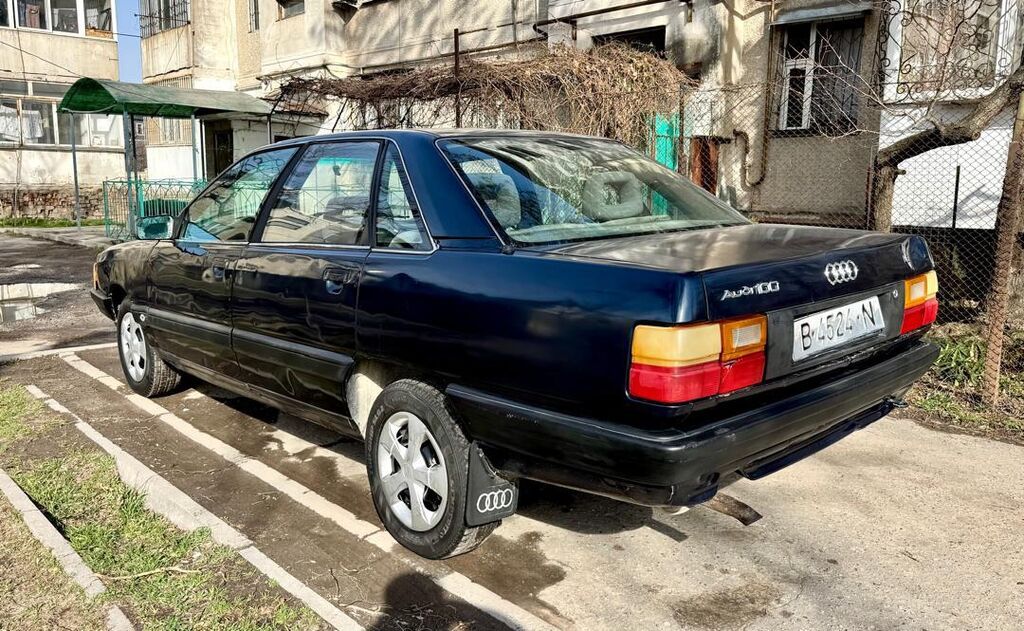 Audi 100