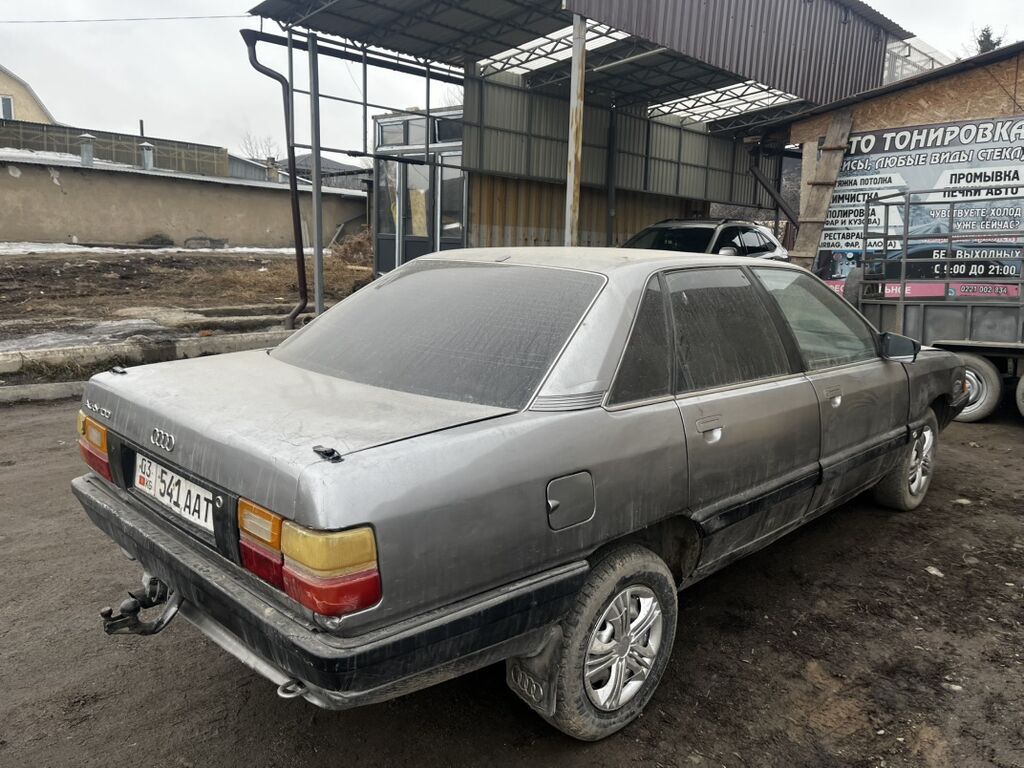 Audi 100