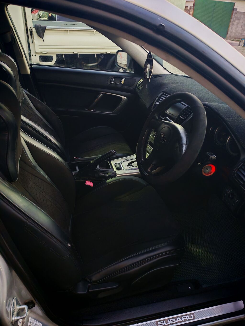 Subaru Legacy/Outback (правый руль) — интерьер и оснащение салона -