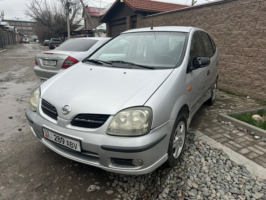 Nissan Almera Tino