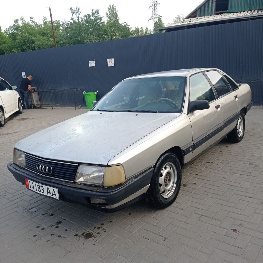 Audi 100