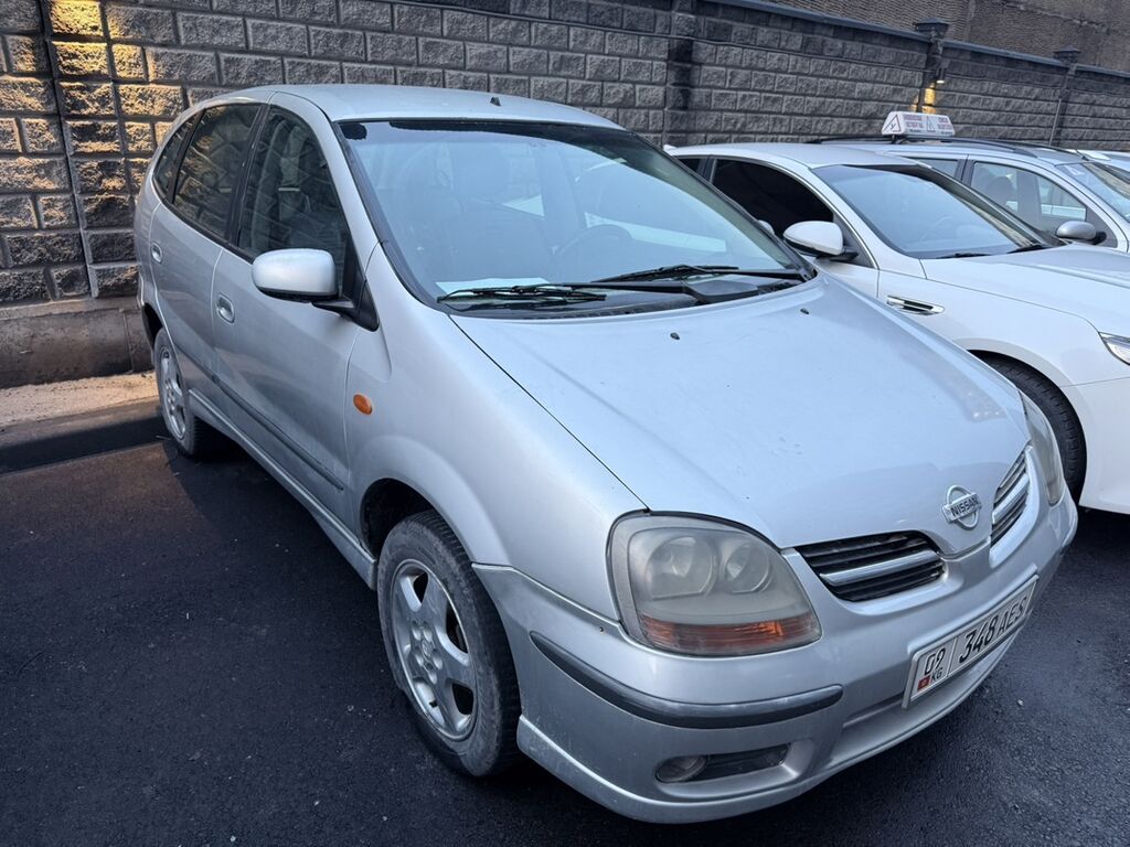 Nissan Almera Tino