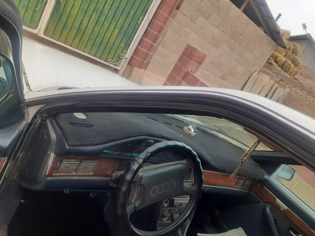 Audi 100