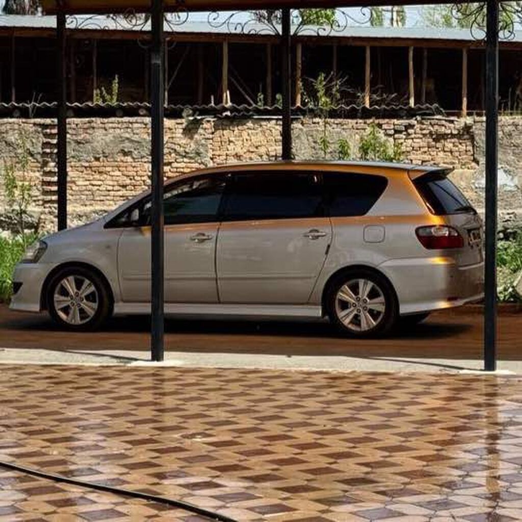Toyota Avensis Verso