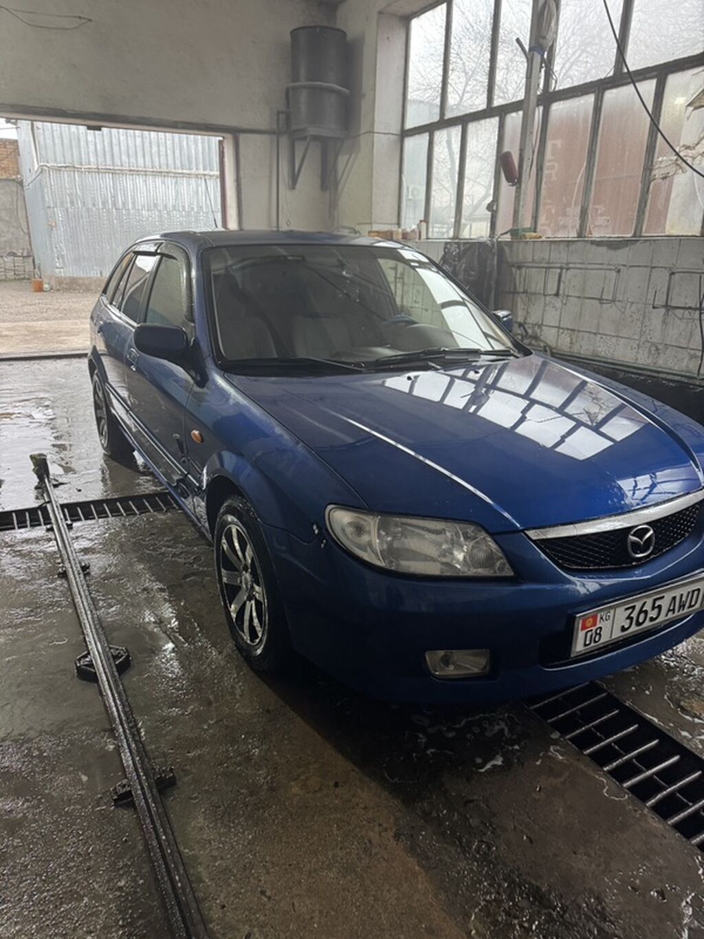 Mazda 323