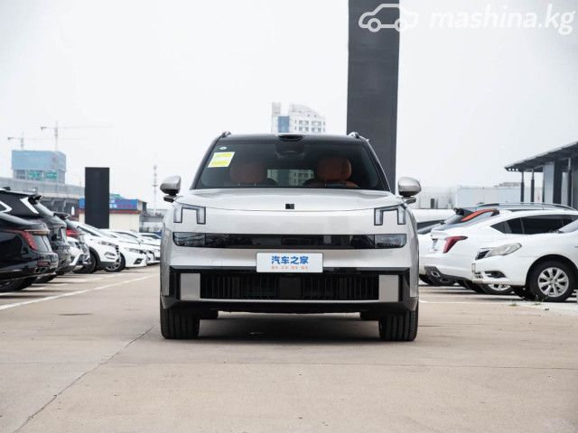 Lynk &amp; Co 900