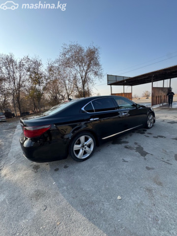 Lexus LS