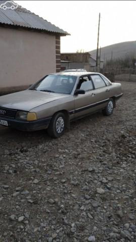 Audi 100