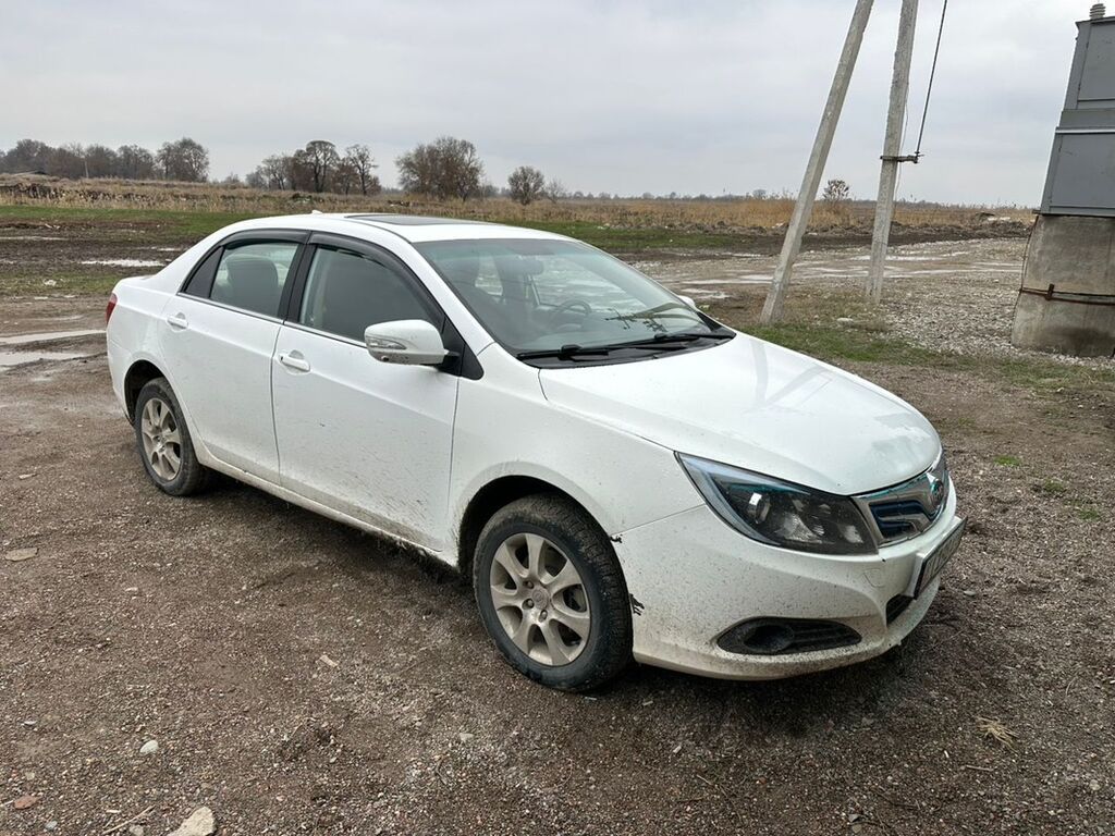 BYD E5