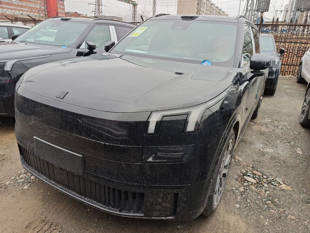 Lynk & Co 900 ультра 2.0 Черный на синем салоне Черный на